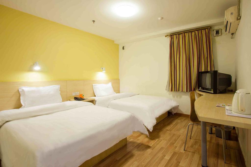 7Days Inn Chengdu North Railway Station Room photo