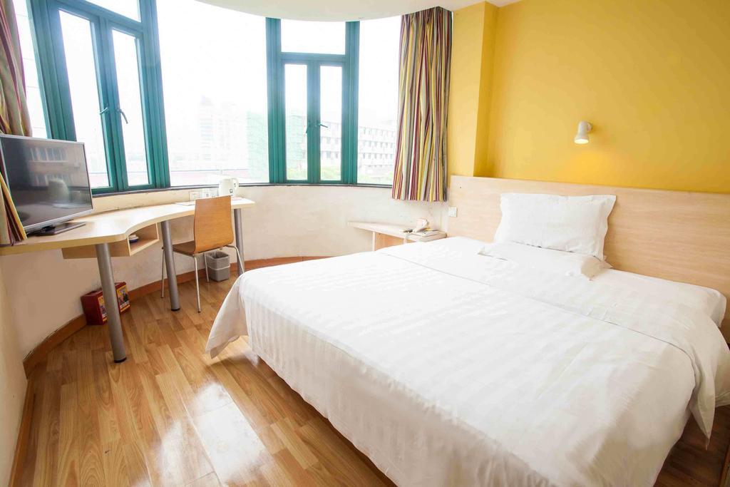 7Days Inn Chengdu North Railway Station Room photo